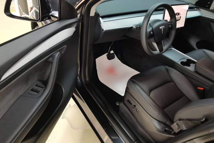 Tesla Model Y 2024 #16 Tesla Model Y 2024 car image #16