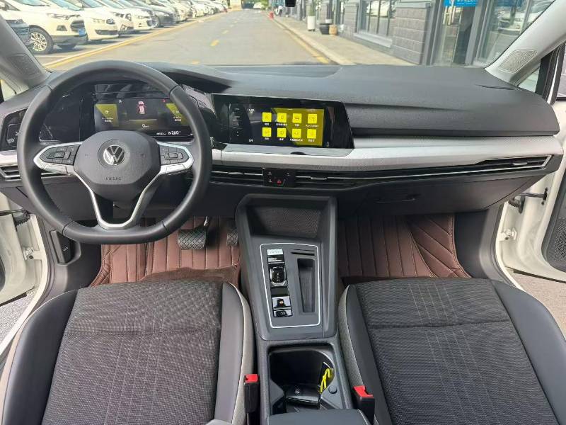 Volkswagen Golf 2021 car image #5