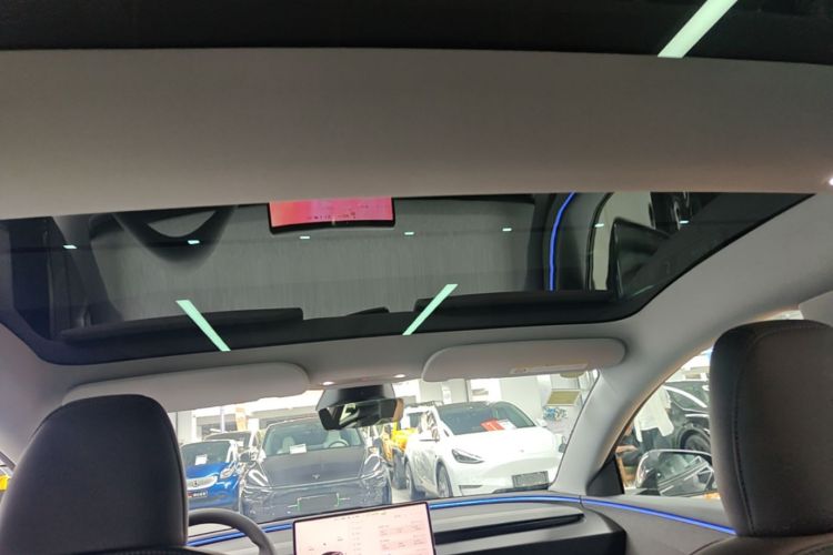 Tesla Model 3 2026 immagine di auto #18