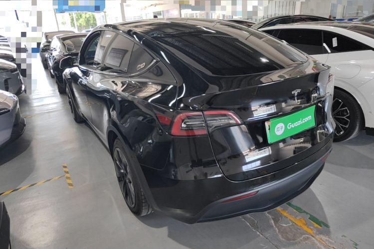 Tesla Model Y 2023 car image #5