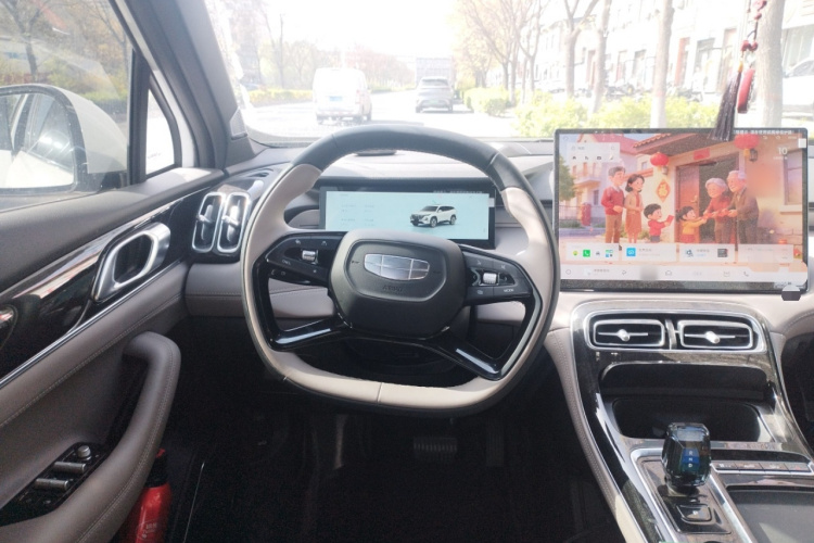 GEELY Boyue L 2025 image de voiture #11