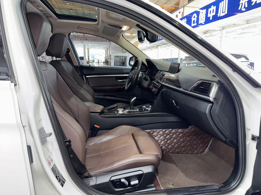 BMW 3 Series 2018 car image #16