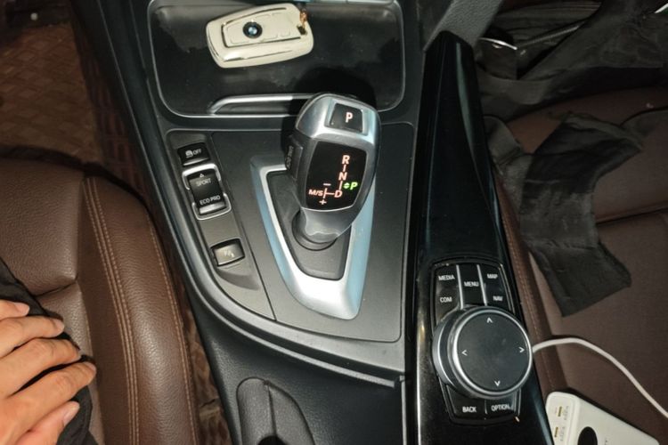 BMW 3 Series 2018 car image #14