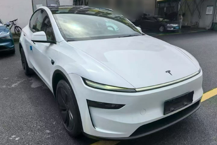 Tesla Model Y 2026 car image #4