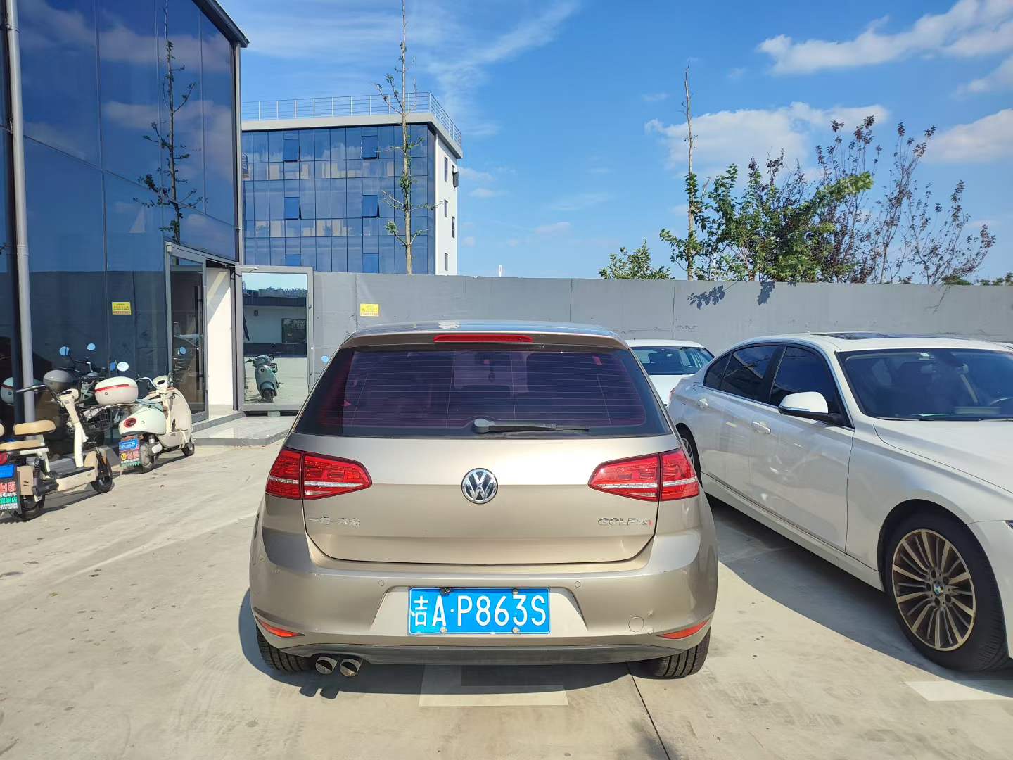 Volkswagen Golf 2014 car image #3