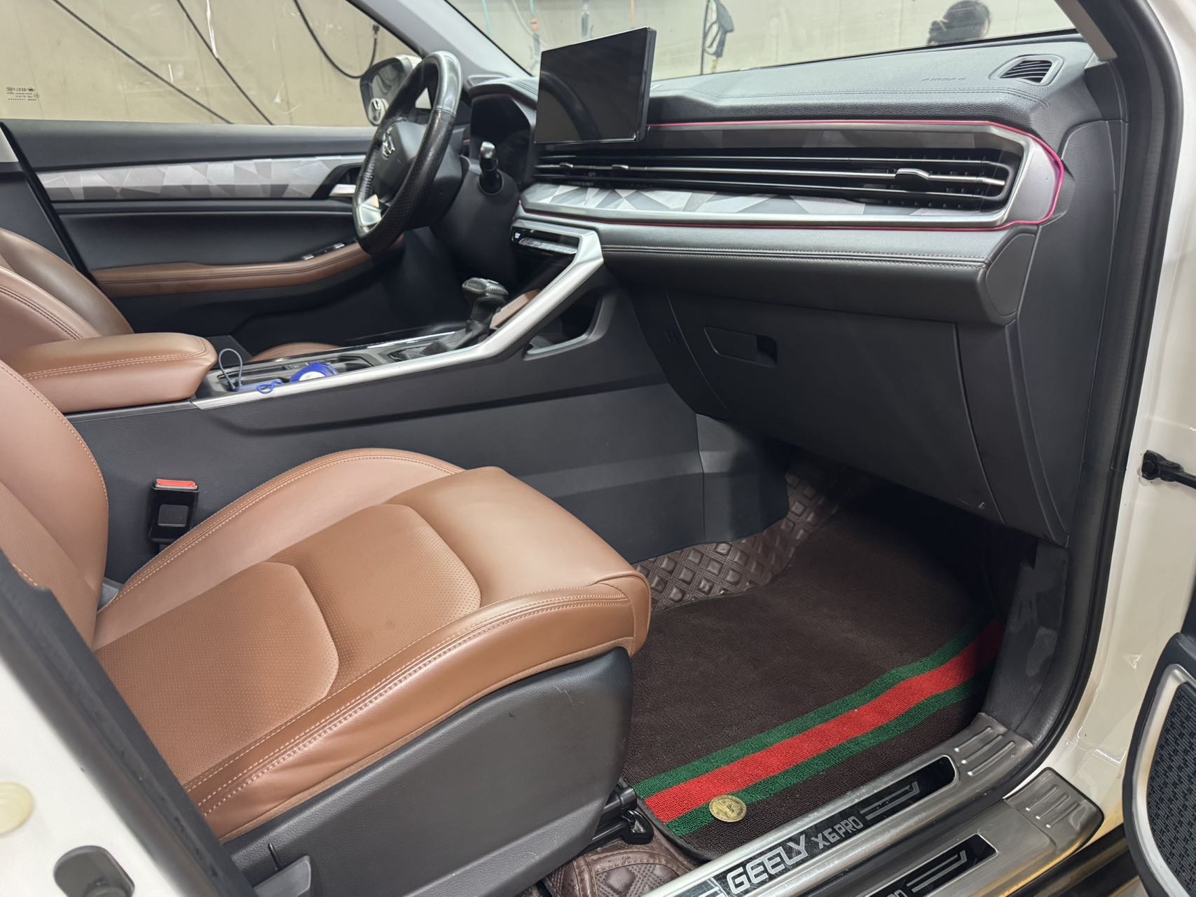 GEELY Vision X6 2022 car image #4