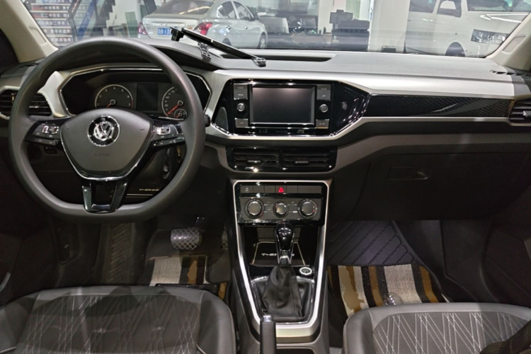 Volkswagen T-Cross 2020 #12 Volkswagen T-Cross 2020 car image #12
