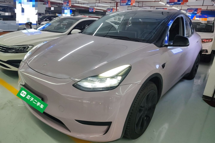 Tesla Model Y 2023 #2 Tesla Model Y 2023 car image #2