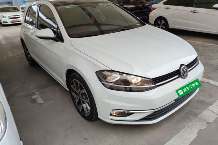 Volkswagen Golf 2020 car image #4