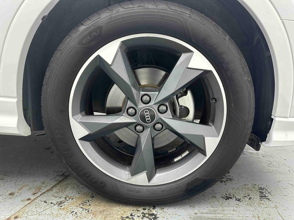 Audi Q3 2022 car image #6