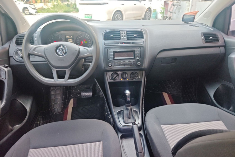 Volkswagen Polo 2016 car image #11