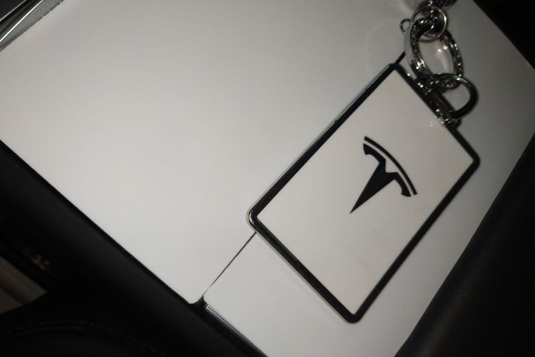 Tesla Model Y 2025 car image #9