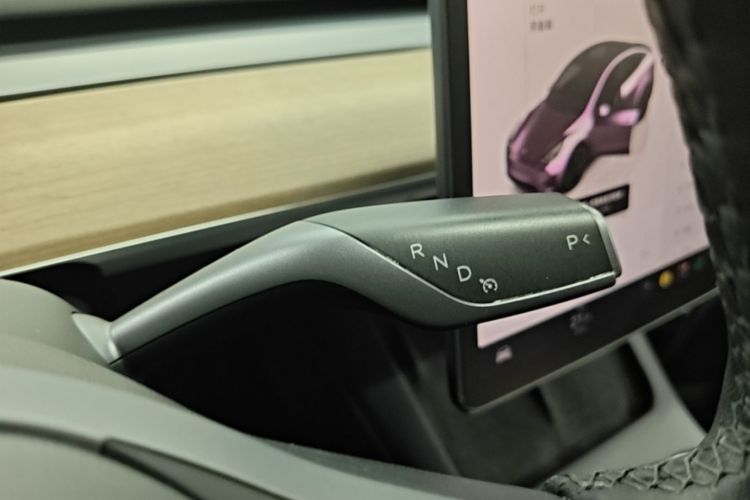 Tesla Model Y 2021 #14 Tesla Model Y 2021 car image #14