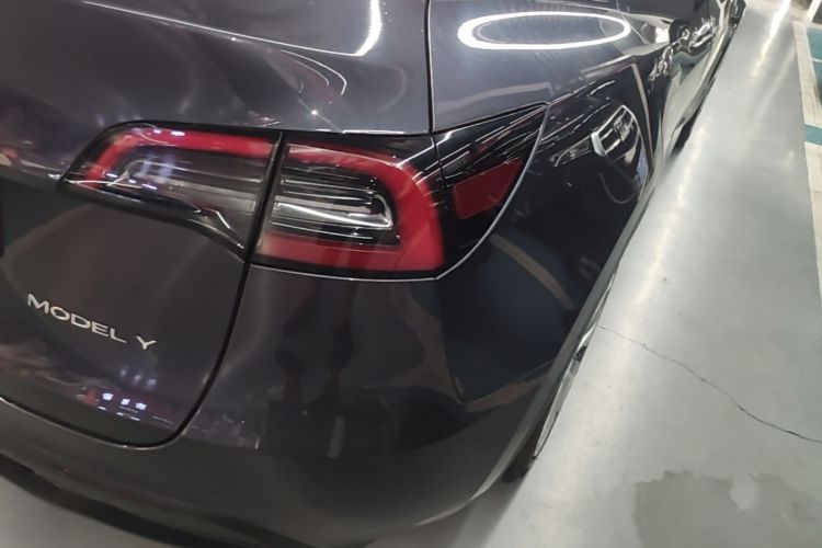 Tesla Model Y 2022 immagine di auto #8