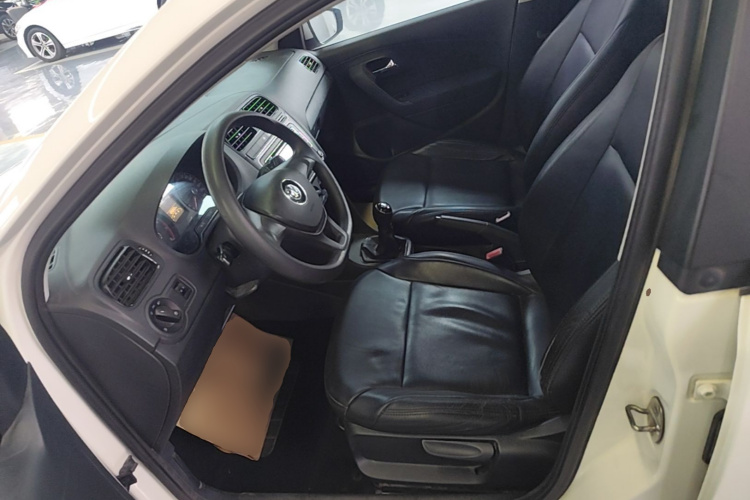 Volkswagen Polo 2015 #15 Volkswagen Polo 2015 car image #15