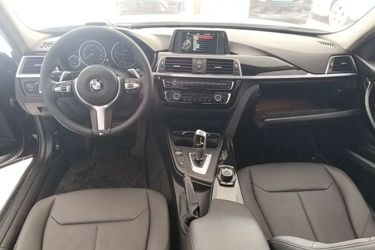 BMW 3 Series 2017 car image #10