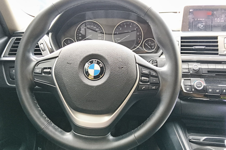 BMW 3 Series 2019 car image #15