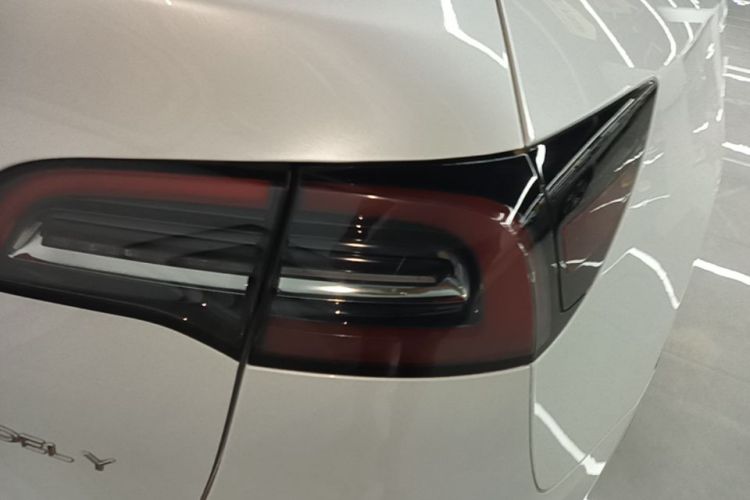 Tesla Model Y 2024 #8 Tesla Model Y 2024 car image #8