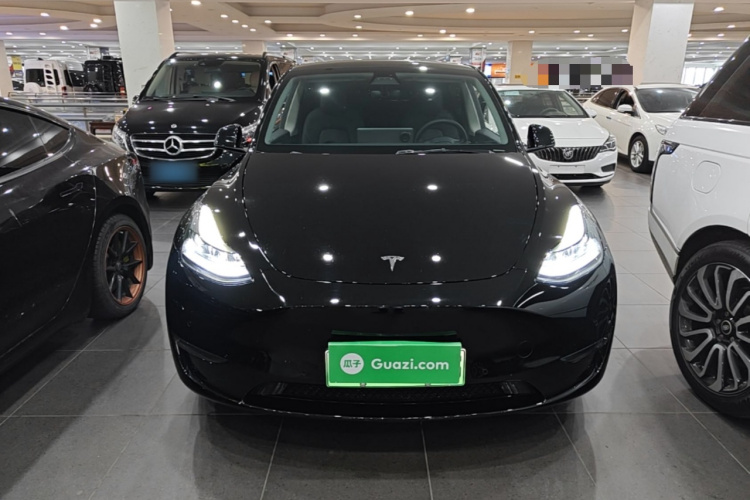 Tesla Model Y 2023 #3 Tesla Model Y 2023 car image #3