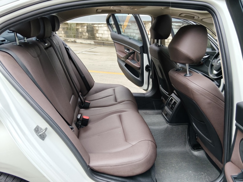 BMW 3 Series 2018 car image #7