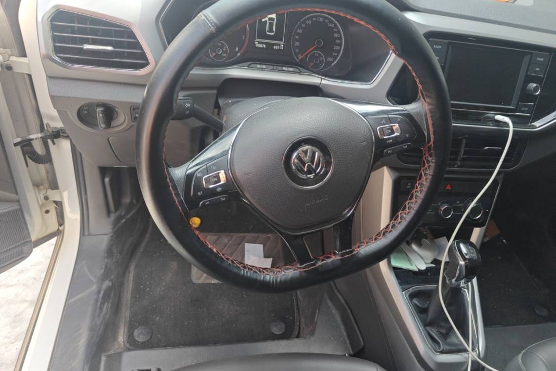 Volkswagen T-Cross 2019 #22 Volkswagen T-Cross 2019 car image #22