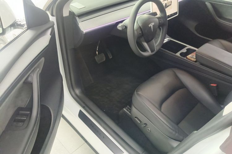 Tesla Model Y 2024 #16 Tesla Model Y 2024 car image #16