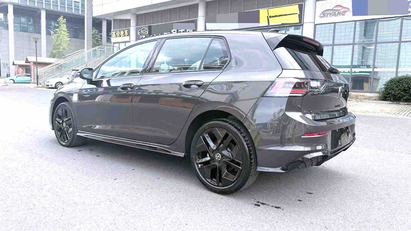 Volkswagen Golf 2026 car image #4