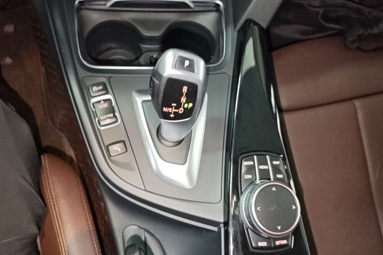 BMW 3 Series 2019 car image #14