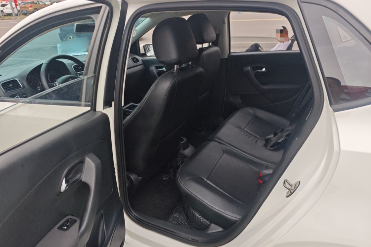 Volkswagen Polo 2018 car image #17
