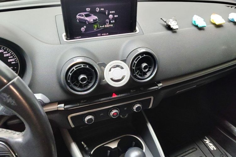 Audi A3 2018 immagine di auto #13