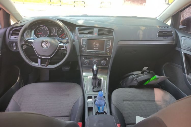 Volkswagen Golf 2017 car image #10