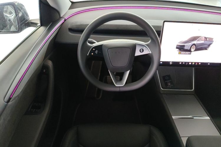 Tesla Model Y 2025 car image #14