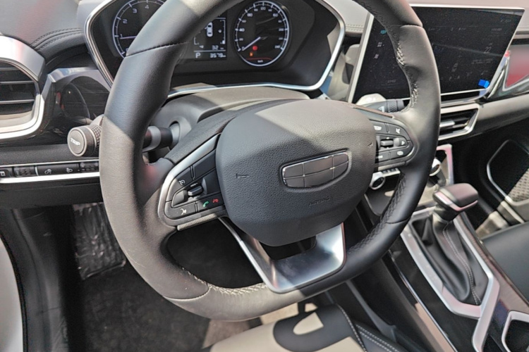 GEELY Coolray 2025 #15 GEELY Coolray 2025 car image #15