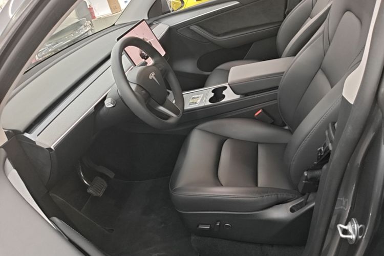 Tesla Model Y 2024 #19 Tesla Model Y 2024 car image #19