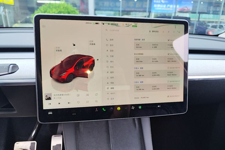 Tesla Model Y 2024 car image #13