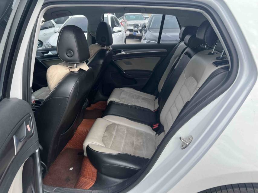 Volkswagen Golf 2018 car image #6