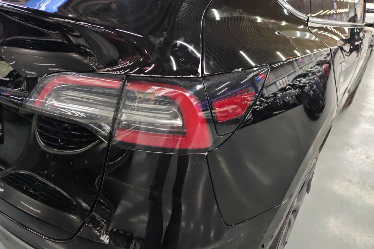 Tesla Model Y 2023 car image #8