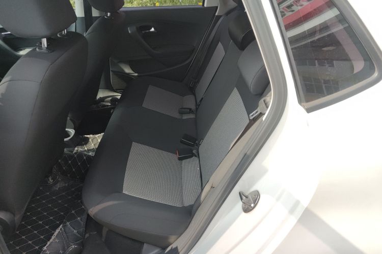 Volkswagen Polo 2018 car image #17