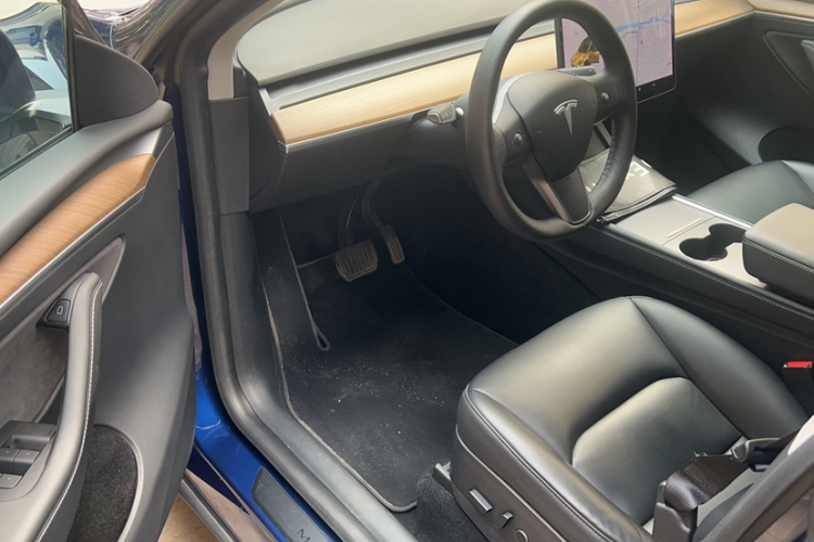 Tesla Model Y 2021 #19 Tesla Model Y 2021 car image #19