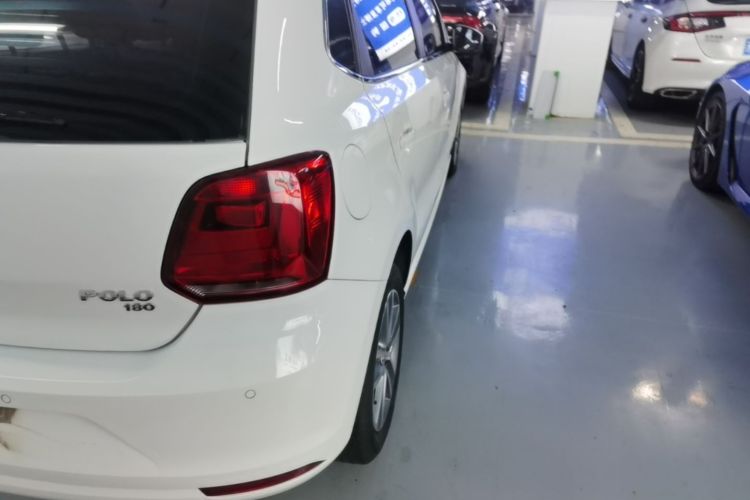 Volkswagen Polo 2017 car image #8