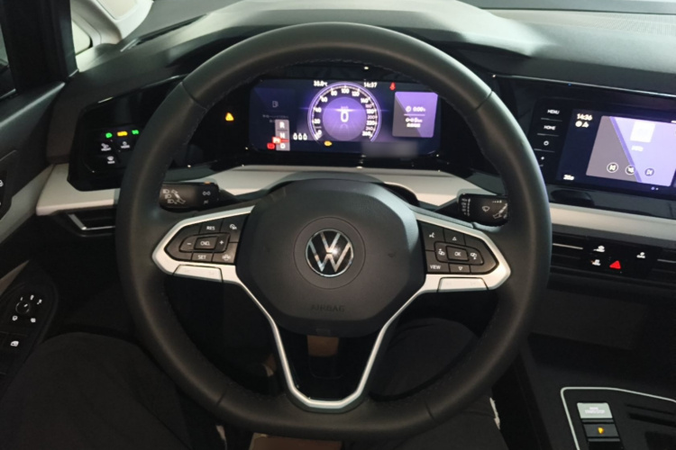 Volkswagen Golf 2023 car image #11