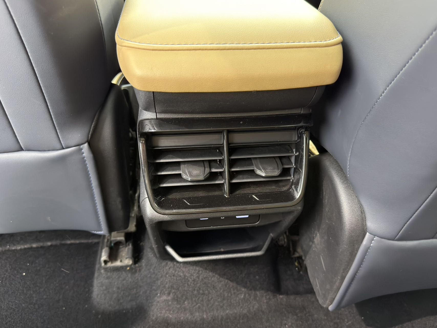 GEELY Boyue L 2023 car image #14