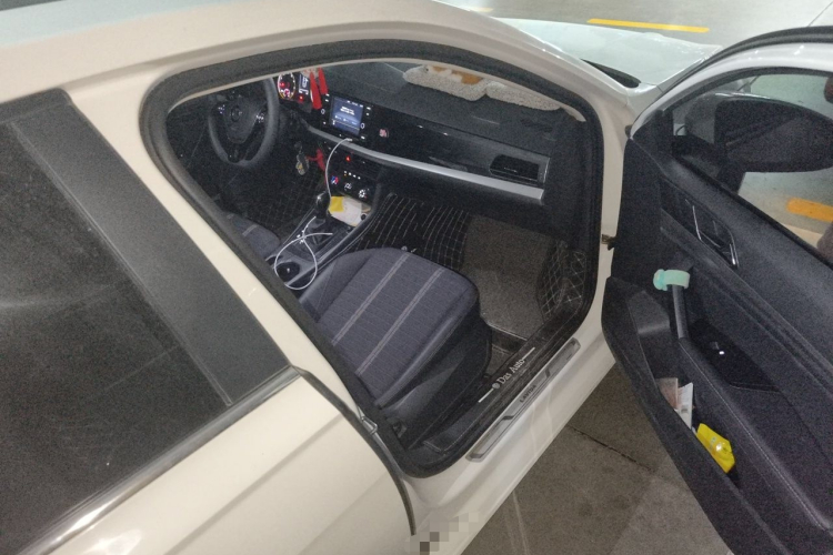 Volkswagen Lavida 2019 car image #21