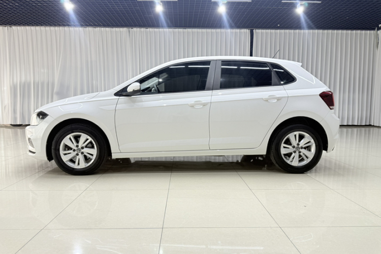 Volkswagen Polo 2021 car image #8