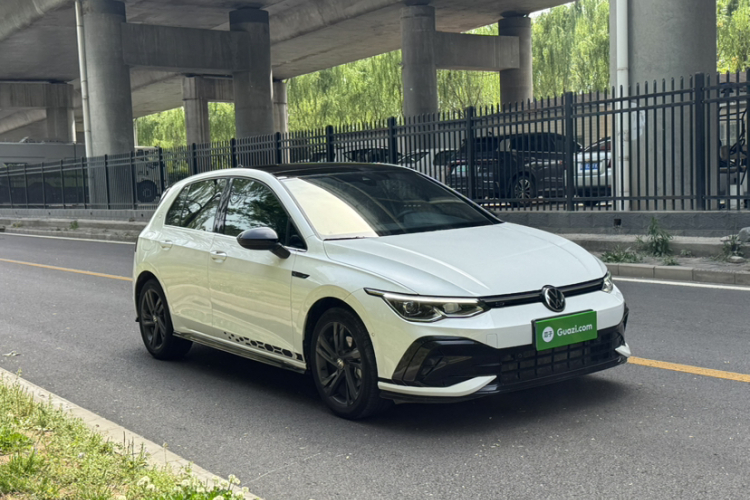 Volkswagen Golf 2021 car image #3