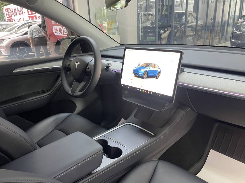 Tesla Model Y 2024 #8 Tesla Model Y 2024 car image #8