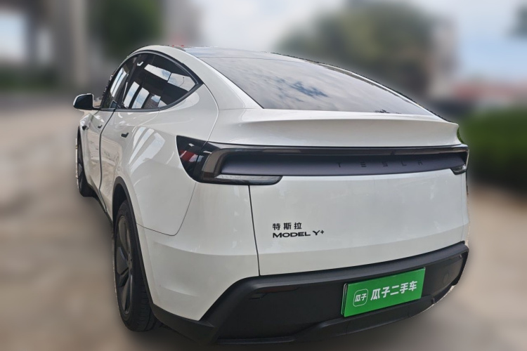 Tesla Model Y 2026 #5 Tesla Model Y 2026 car image #5