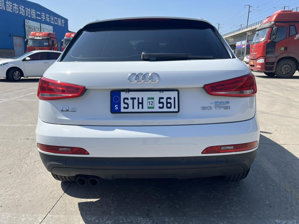 Audi Q3 2015 car image #6