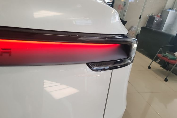 Tesla Model Y 2026 car image #8