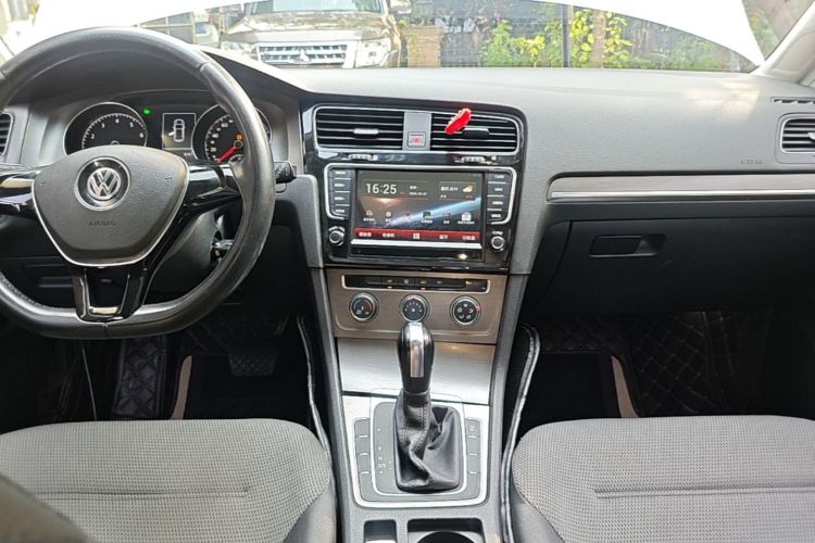 Volkswagen Golf 2015 car image #13